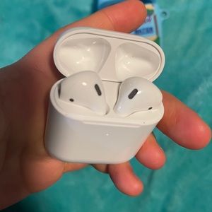 APPLE AIRPODS
